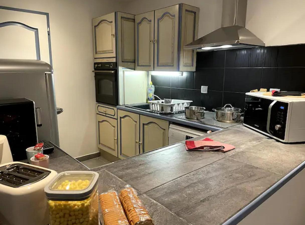 Appartement Avec Parking Gratuit Et Wifi Vierzon Exterior foto