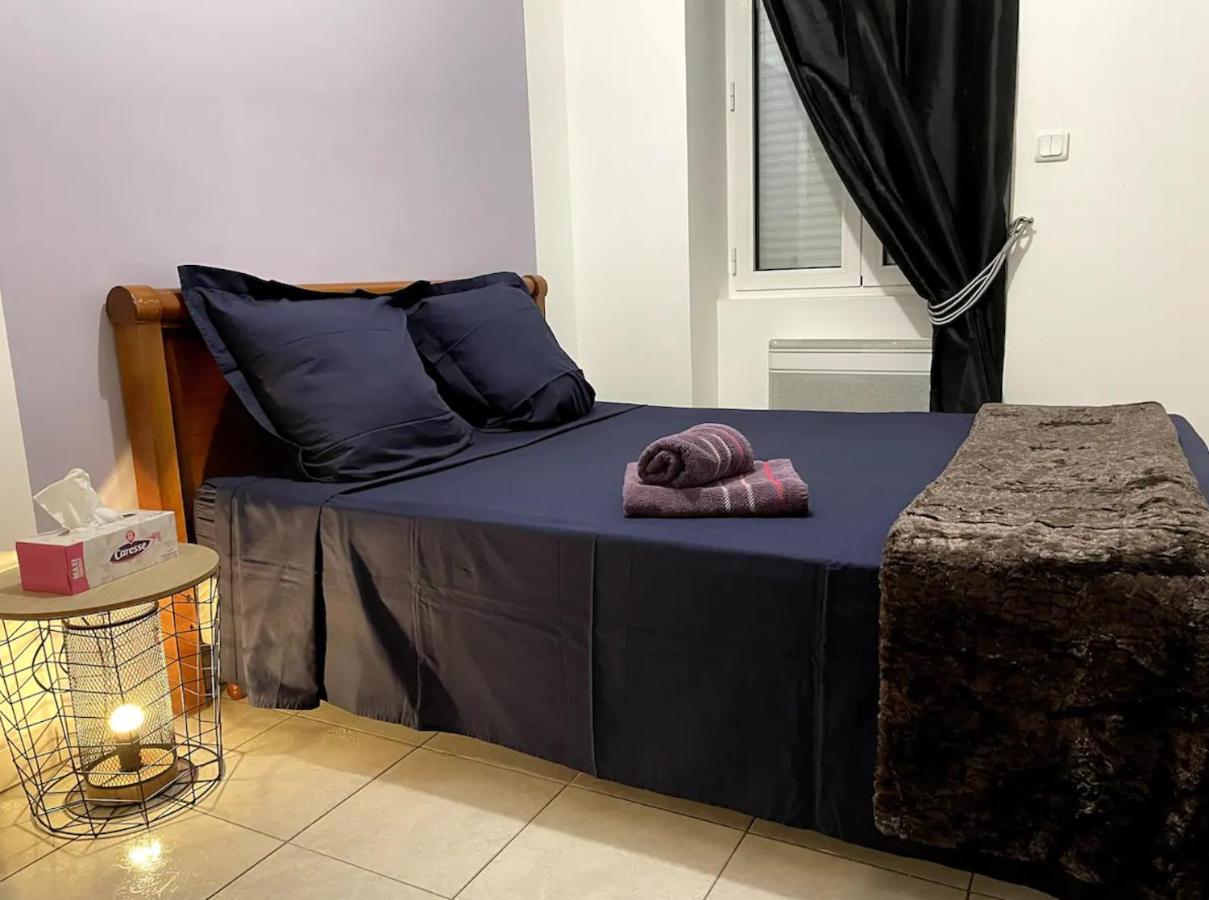 Appartement Avec Parking Gratuit Et Wifi Vierzon Exterior foto