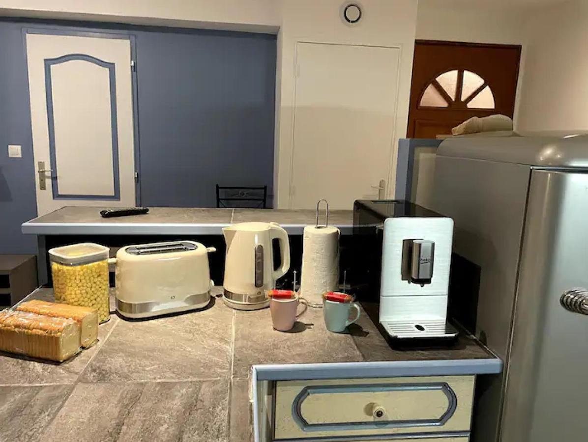 Appartement Avec Parking Gratuit Et Wifi Vierzon Exterior foto