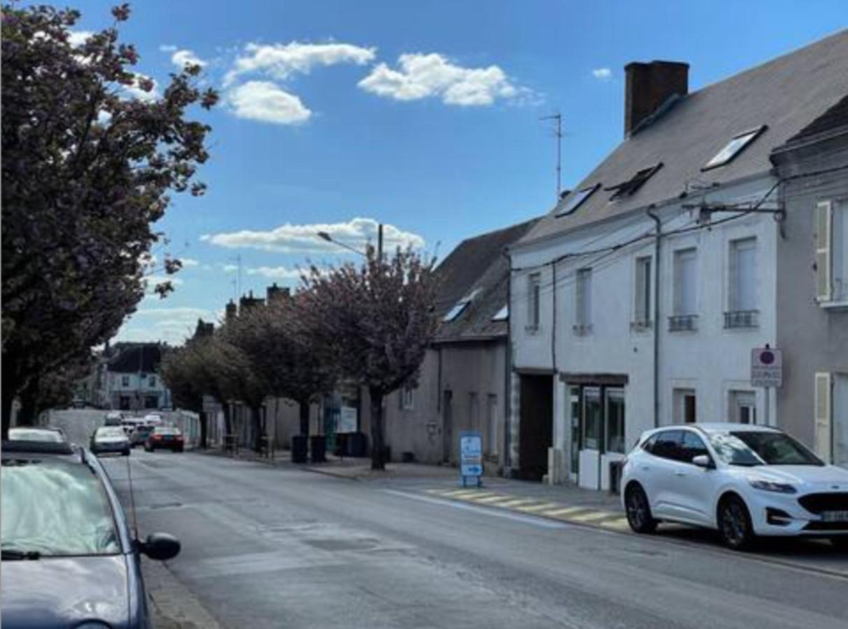 Appartement Avec Parking Gratuit Et Wifi Vierzon Exterior foto