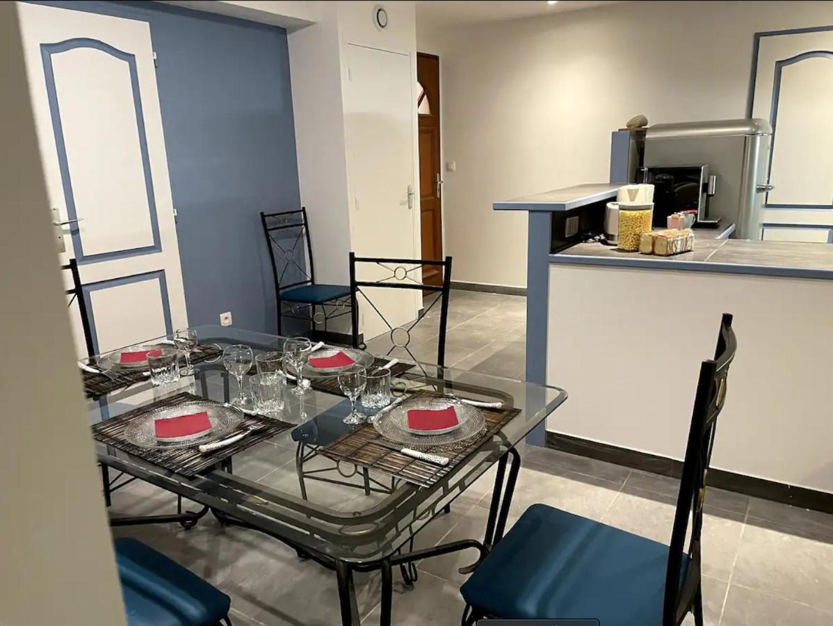 Appartement Avec Parking Gratuit Et Wifi Vierzon Exterior foto