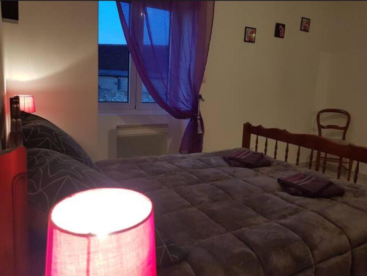Appartement Avec Parking Gratuit Et Wifi Vierzon Exterior foto