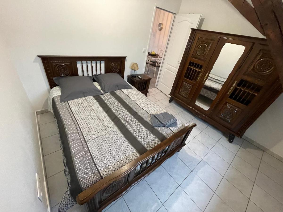 Appartement Avec Parking Gratuit Et Wifi Vierzon Exterior foto