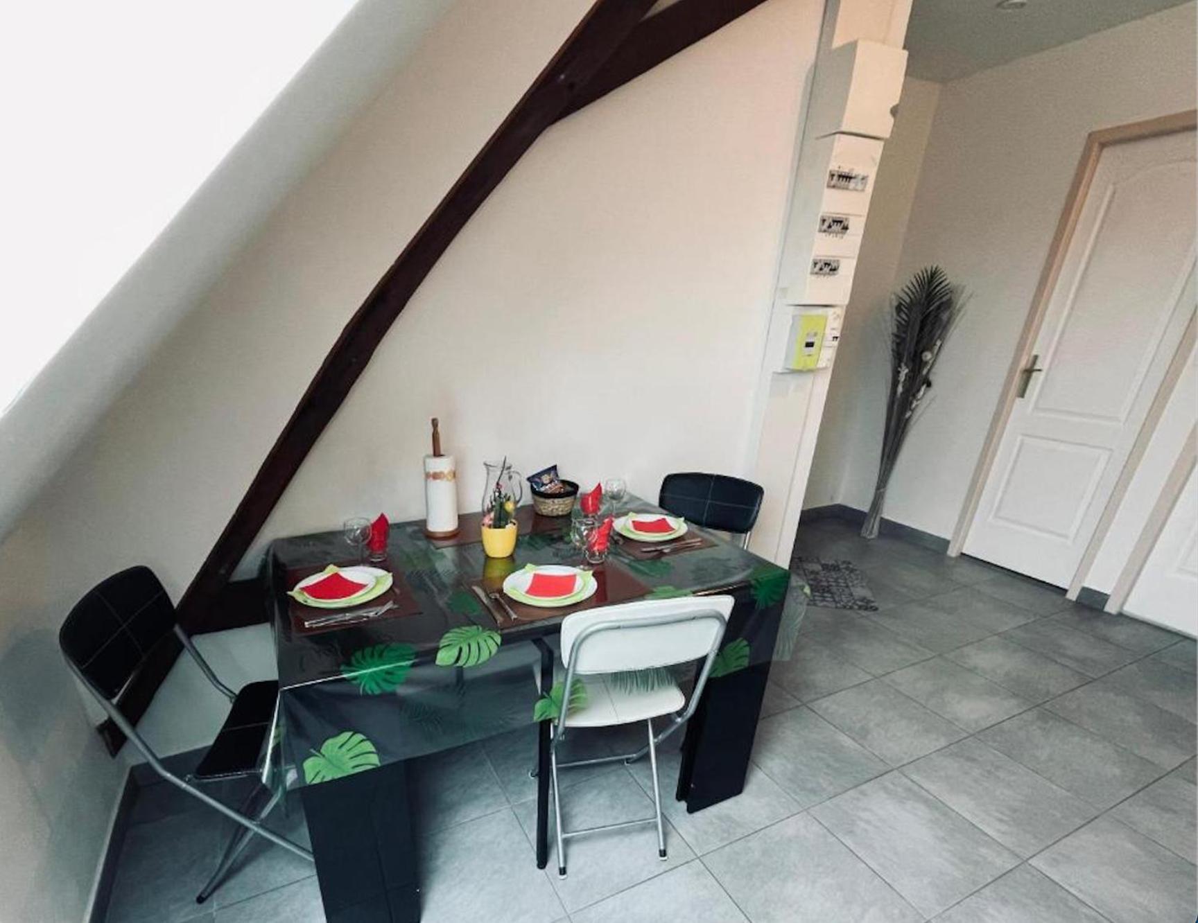 Appartement Avec Parking Gratuit Et Wifi Vierzon Exterior foto